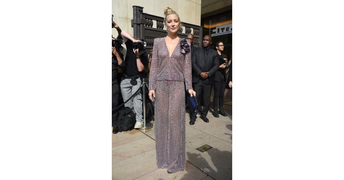Kate Hudson struck a pose at the Giorgio Armani Privé show at Haute