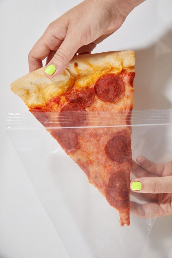 Pizza Saver Bag Set These PizzaSaver Bags Let You Carry Just 1 Slice