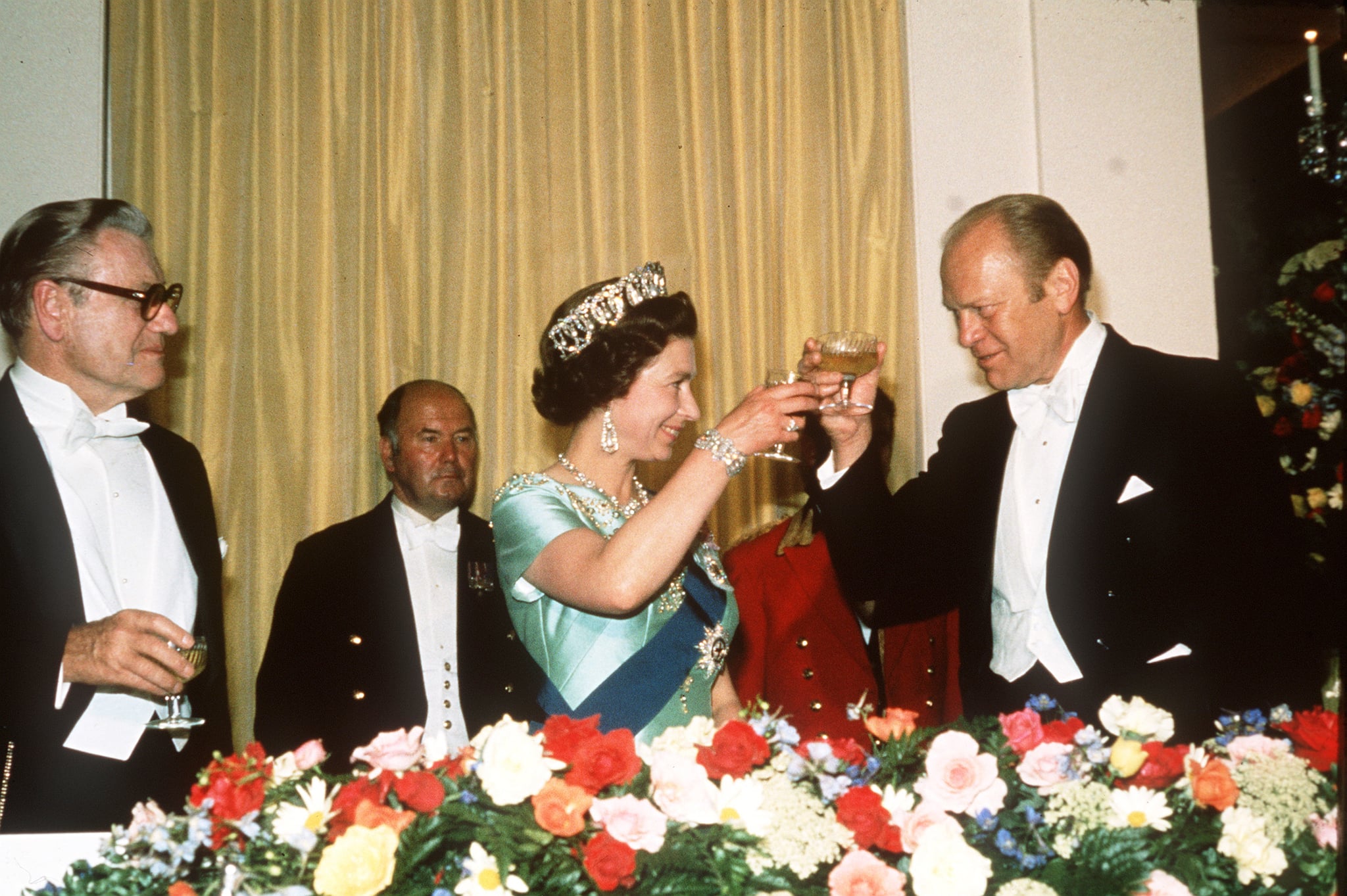 Queen Elizabeth II toasts with U.S. President Gerald Ford in 1976