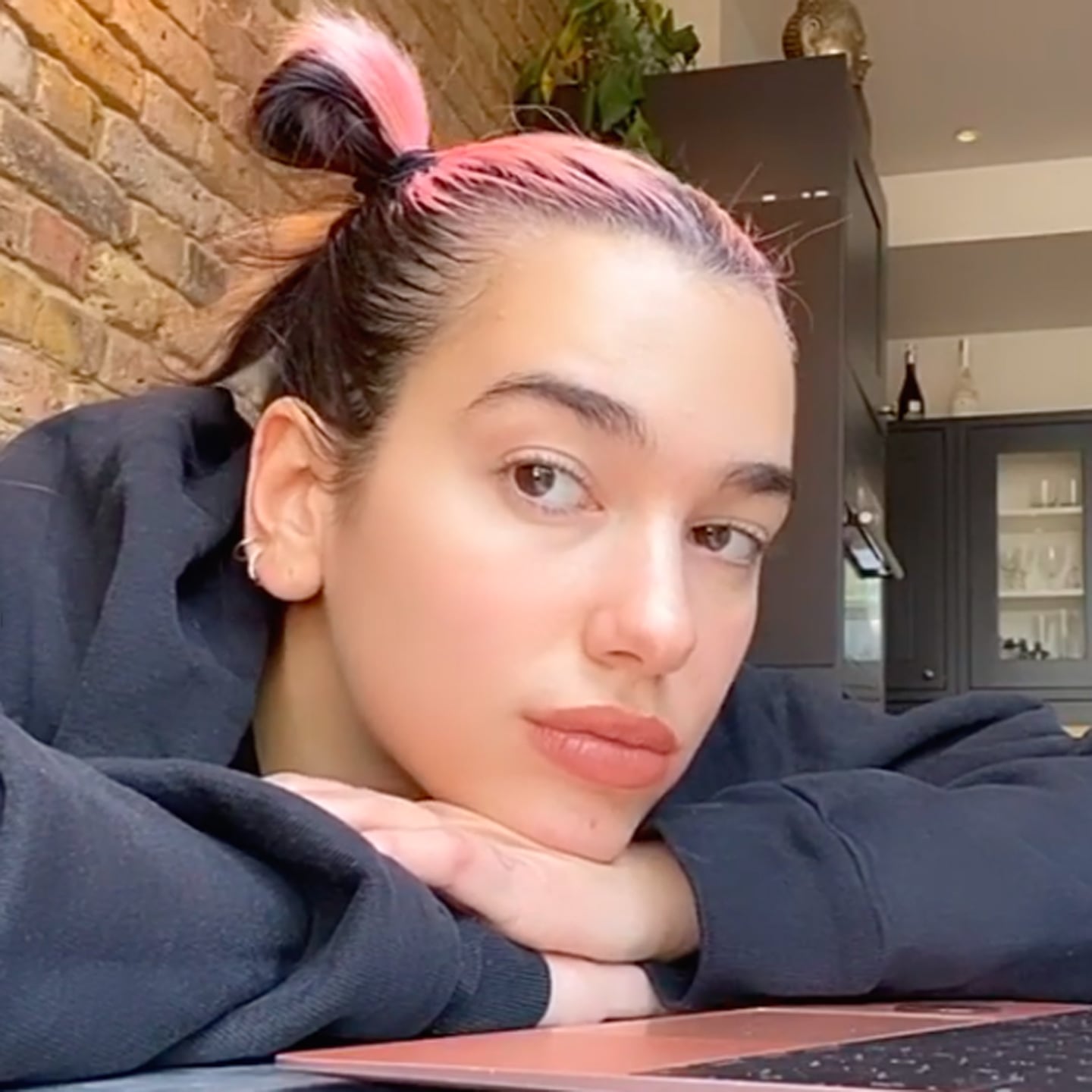 Dua Lipa Dyed Her Hair Pink With Help From Anwar Hadid | POPSUGAR Beauty