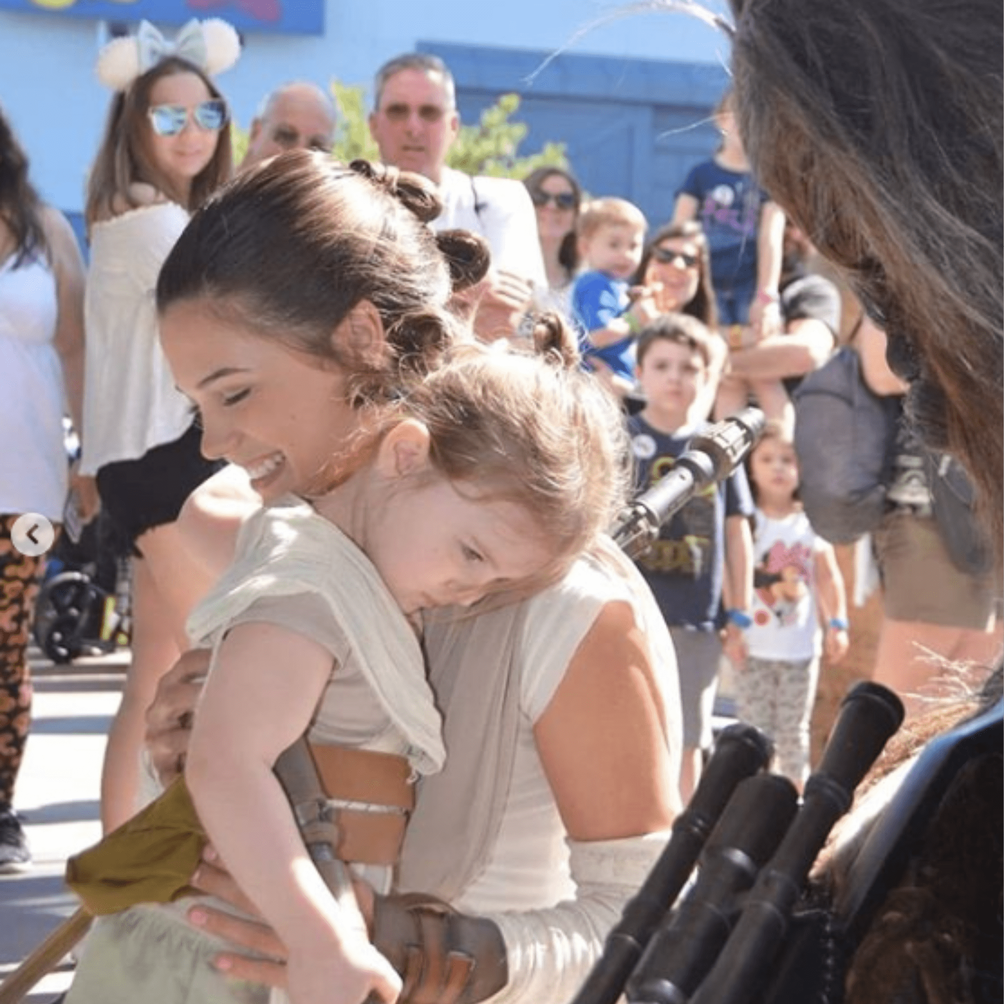 Video Of Little Girl Meeting Rey From Star Wars Popsugar Family