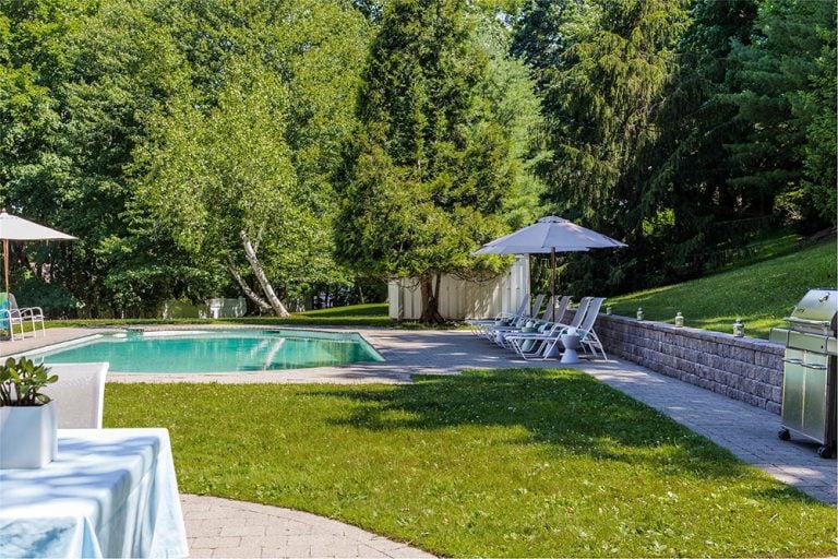 Hillary Clinton Buys Chappaqua, NY, House