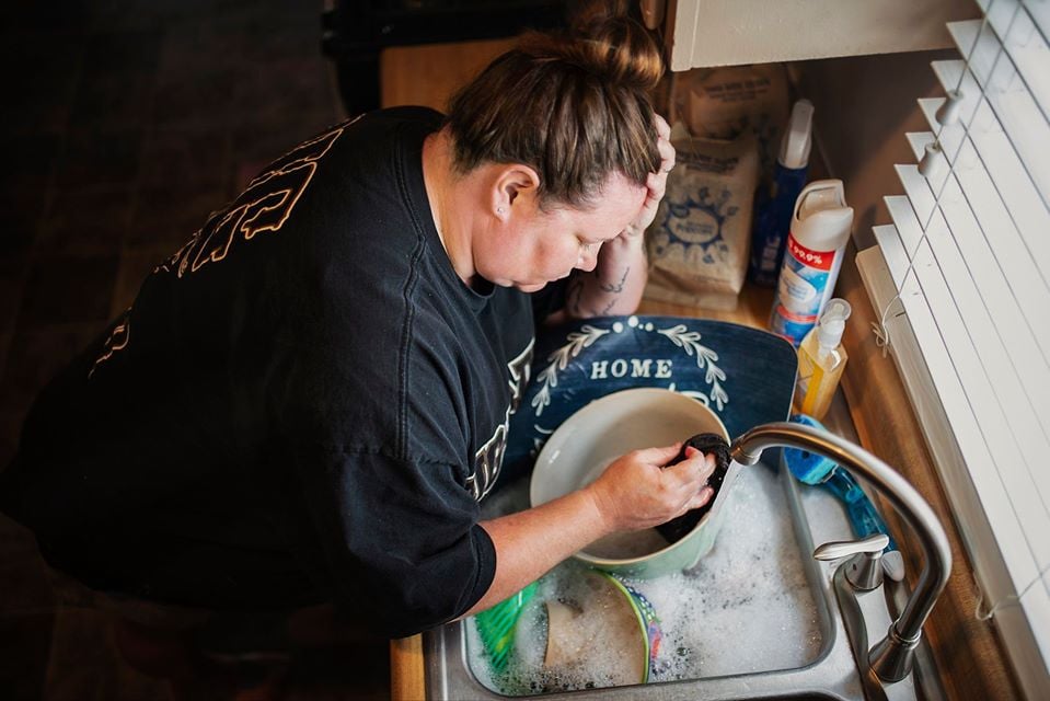 Photographer's Social-Distancing Mother's Day Photo Series