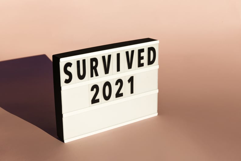 Covid 2021年大流行的迹象。概念图像强度、生存、毅力和庆祝创伤后COVID-19大流行。