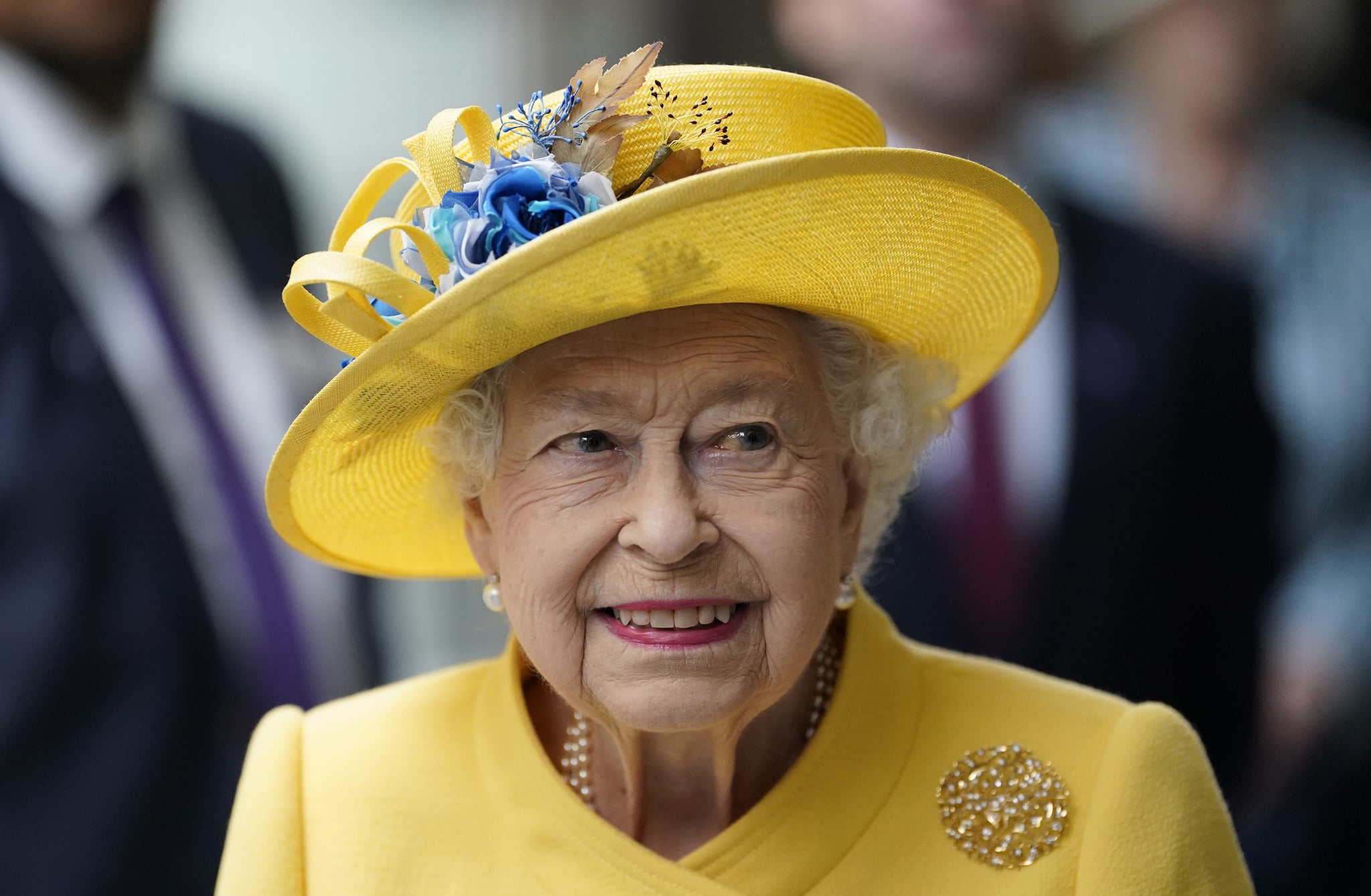 LONDON, ENGLAND - MAY 17: Queen Elizabeth II attends the Elizabeth line's official opening at Paddington Station on May 17, 2022 in London, England. (Photo by Andrew Matthews - WPA Pool/Getty Images)