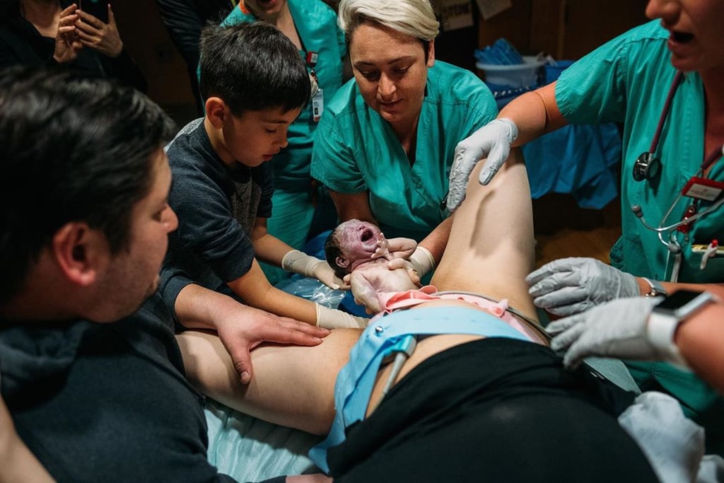 Photos of Mom Having Son Act as Doula During Childbirth
