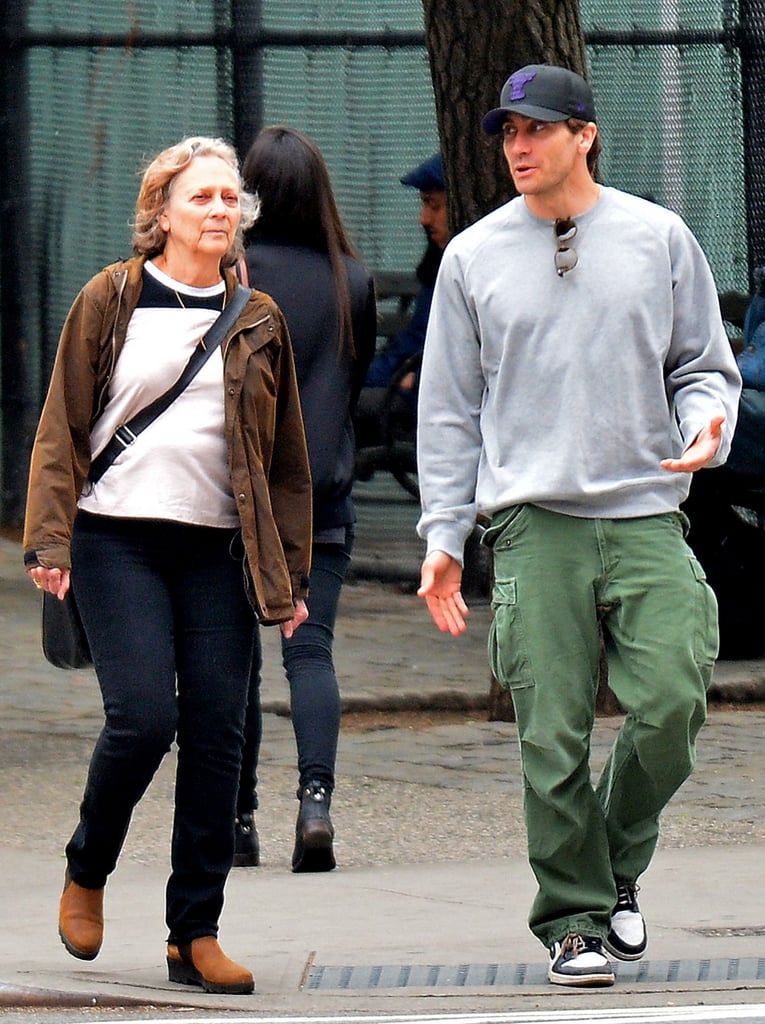 Jake Gyllenhaal Out in NYC With His Mom May 2016 | Pictures