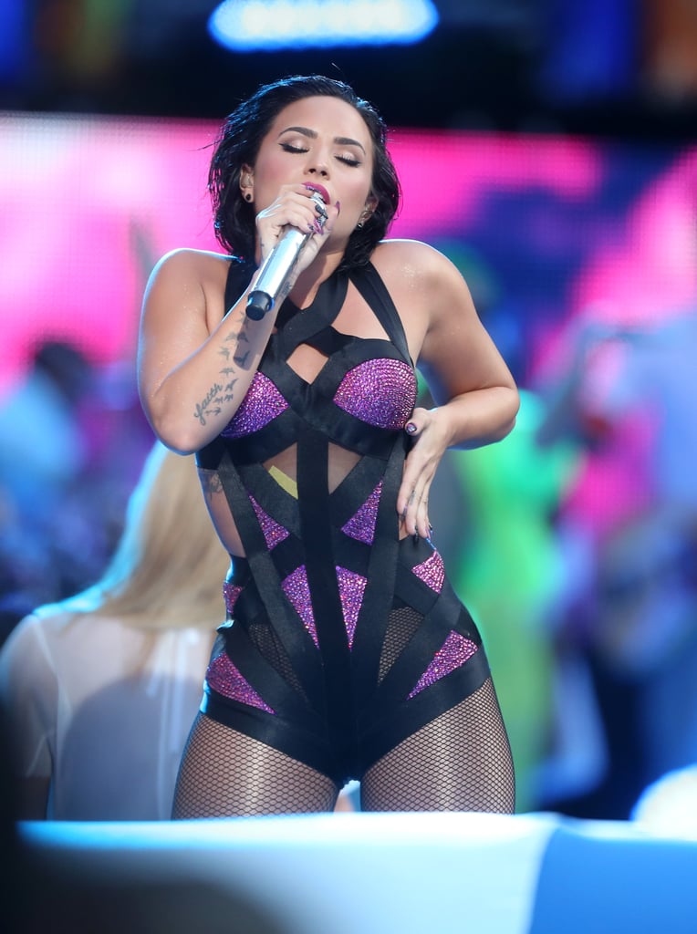 Demi Lovato's Performance at 2015 MTV VMAs