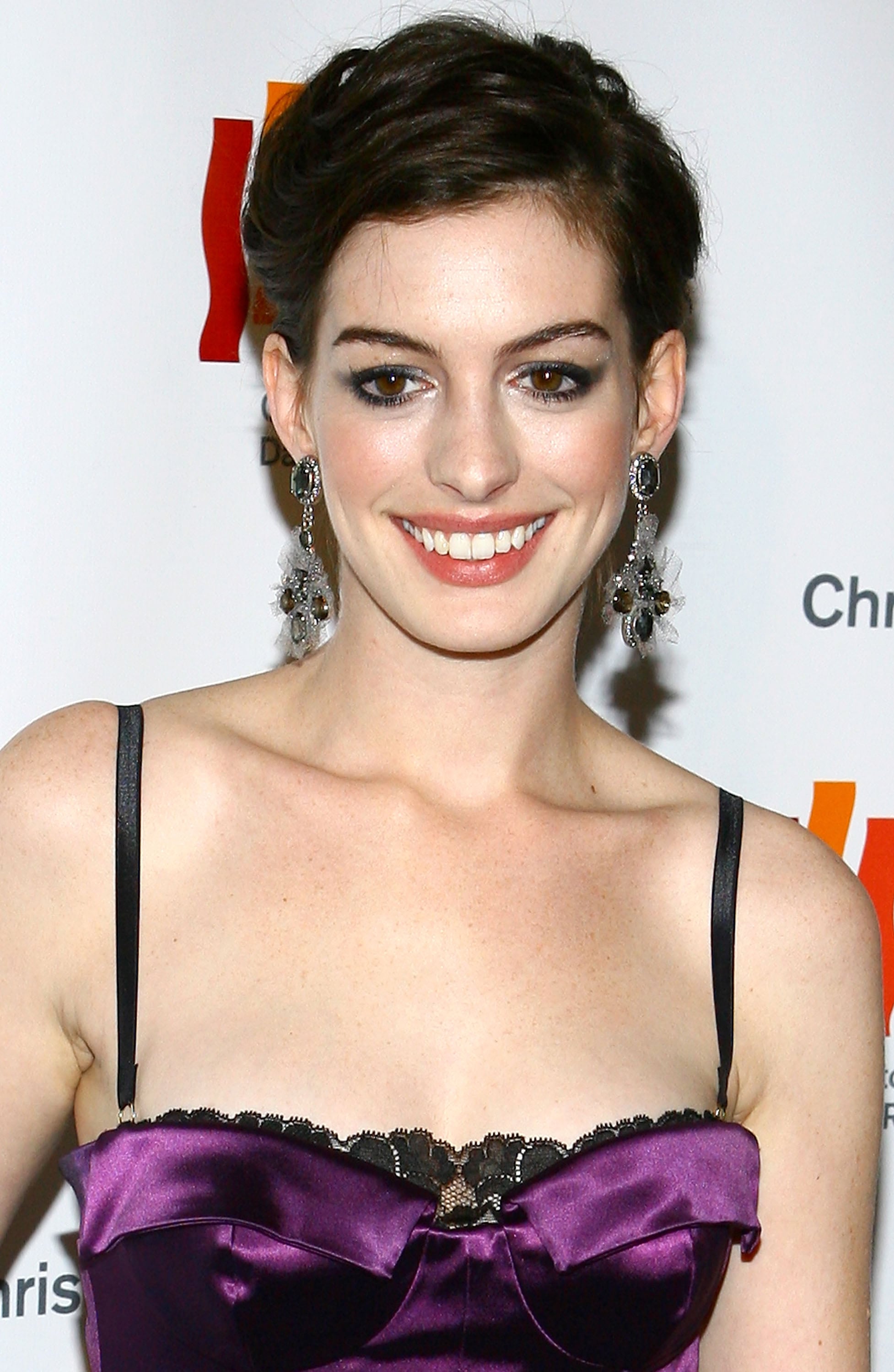Anne Hathaway 2007 Anne Hathaway S Best Beauty Looks Are Fit For A Royal Genovian Popsugar Beauty Photo 5