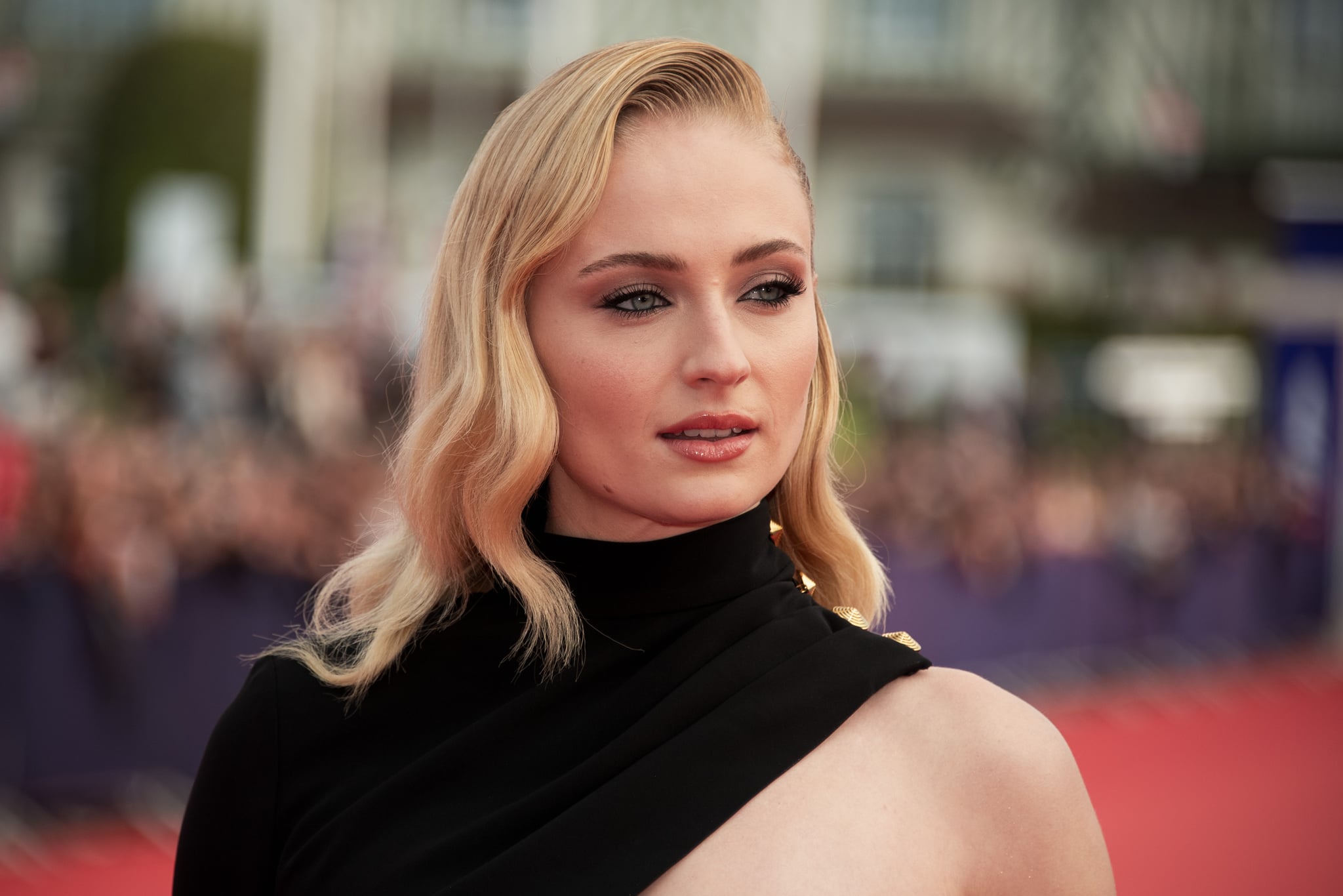 DEAUVILLE, FRANCE - SEPTEMBER 07:  (EDITORS NOTE: image was processed with digital filters) Sophie Turner arrives the 