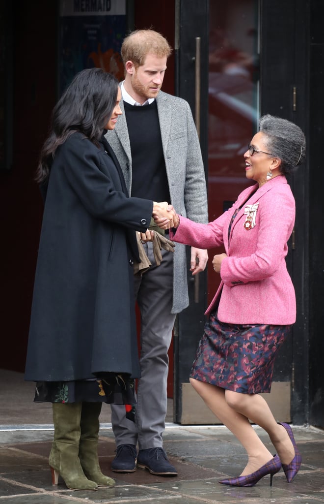 Meghan Markle Not Wearing Gloves While Shaking Hands Photos