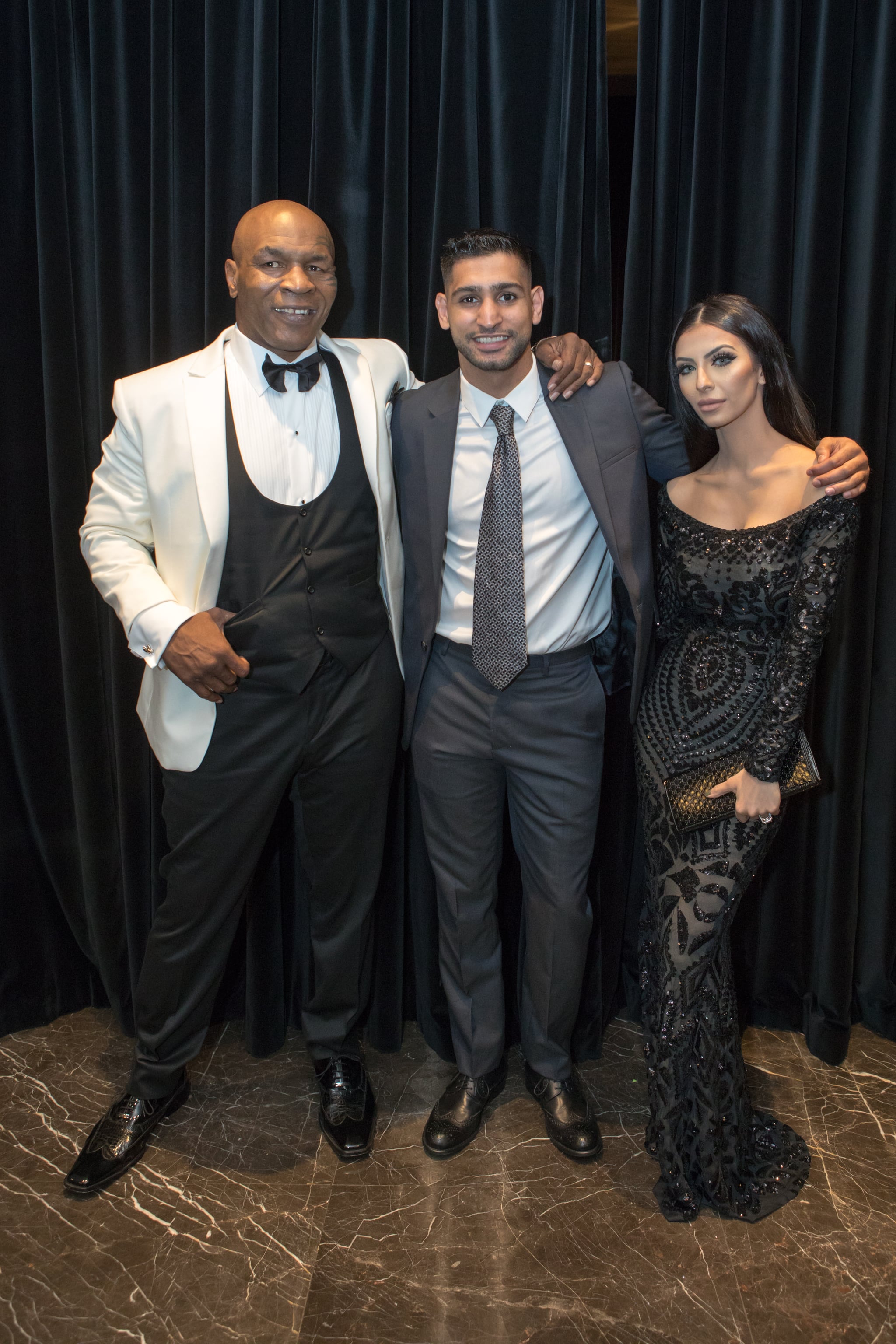 ¿Cuánto mide Amir Khan? - Altura - Real height 84d5e293eb76300e_MTA_Gala_Dinner_-_Mike_Tyson_Amir_Khan_and_Faryal_Makhdoom_