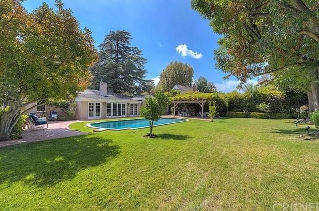 Leonardo DiCaprio Sells House in Studio City, CA
