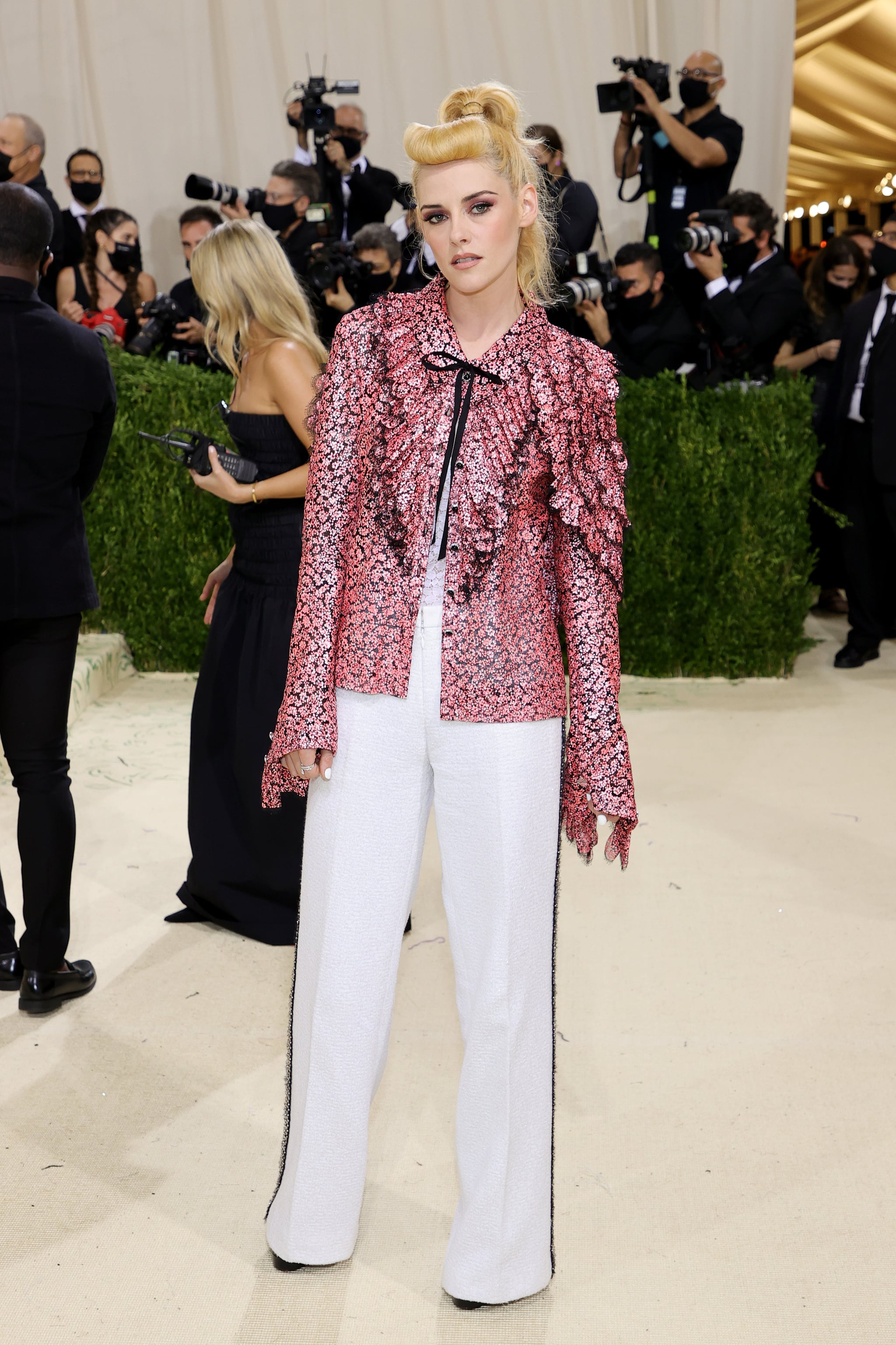 Met Gala 2021: Celebrities, Red Carpet Fashion & More Live Updates –  Footwear News