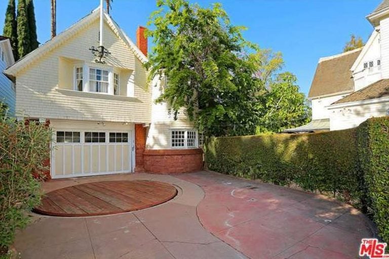 Kat Von D Buys House From Cheaper by the Dozen