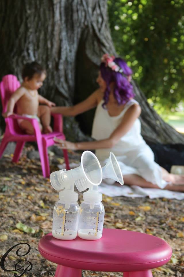 Woman Celebrates Other Moms With Breastfeeding Photo Shoot
