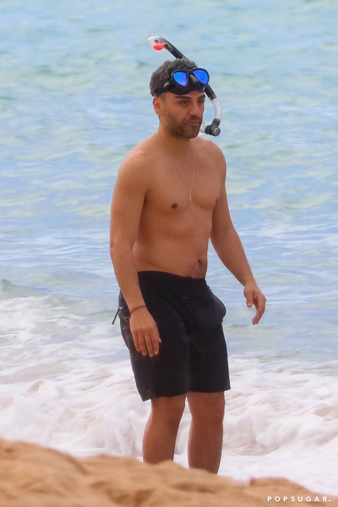 Oscar Isaac Shirtless in Hawaii Pictures March 2018