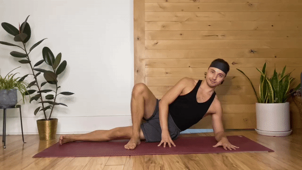 Inner Thigh Circles Strengthen Your Knees With This Pilates Mat