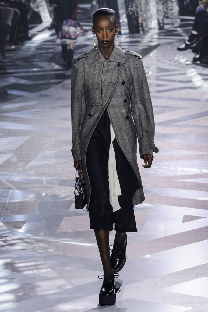 Louis Vuitton Fall 2016 Runway