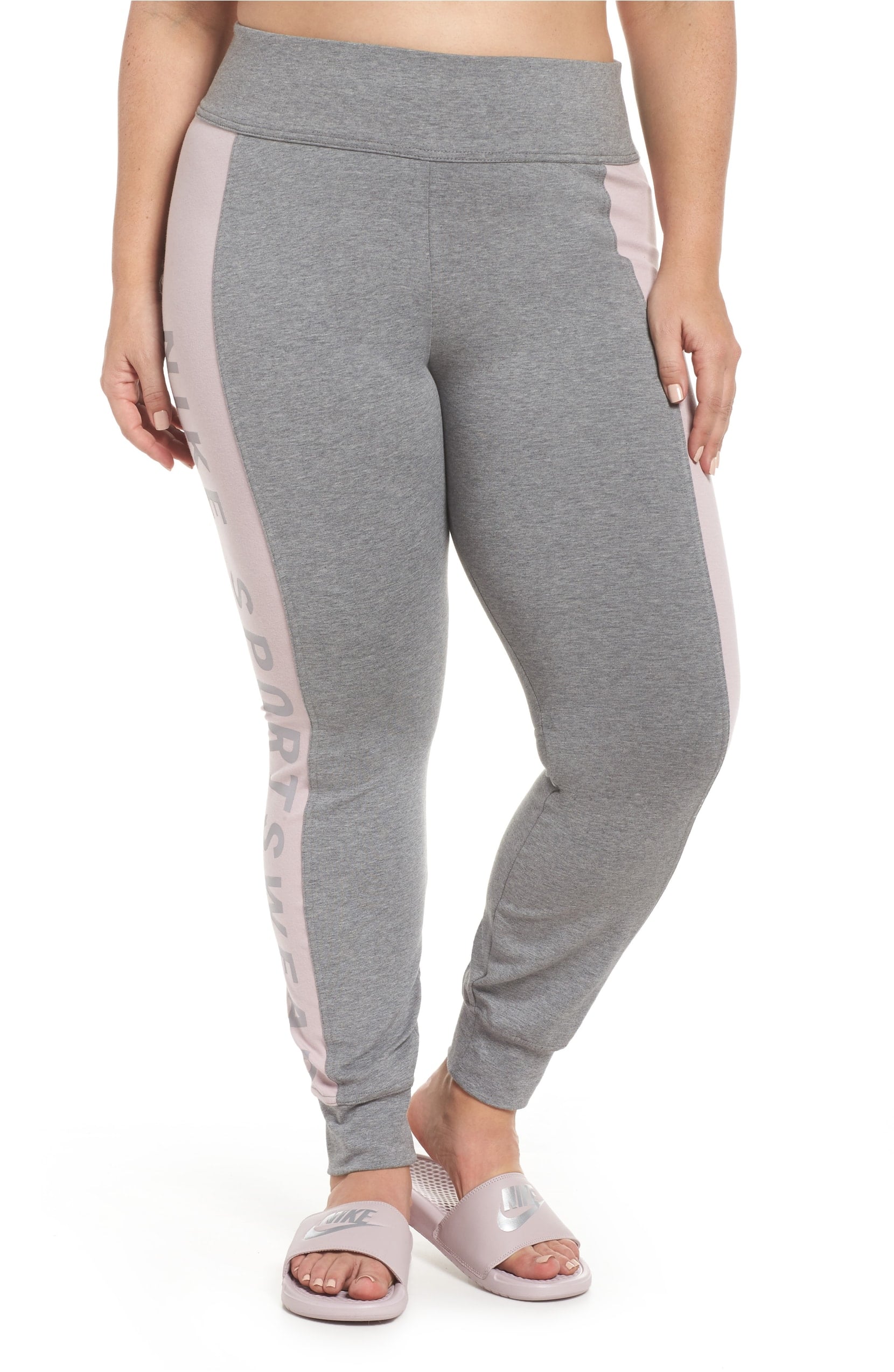 Nike Sportswear Essential Logo Leggings Kylie Jenner Basically Wore A Bra And Leggings To Dinner And We Sort Of Don T Hate It Popsugar Fashion Photo 30