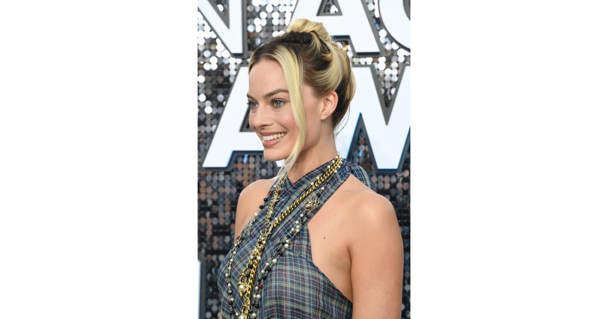 Margot Robbies Hair At The 2020 Sag Awards Piecey Hair Strands