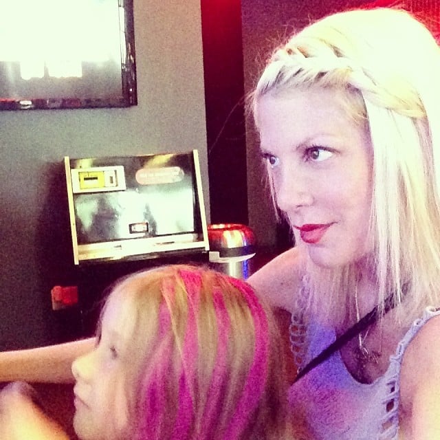 Tori Spelling Spent A Rainy Day At The Arcade With A Pink Haired