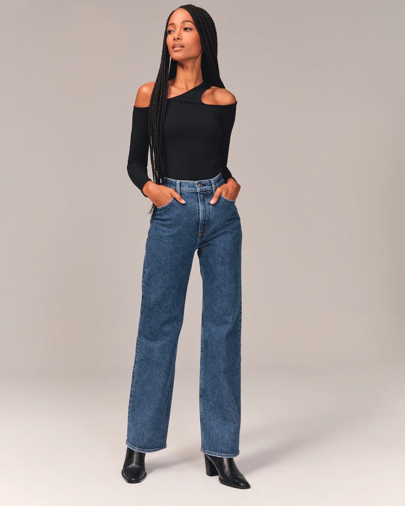 An On Trend Silhouette: Abercrombie 90s Ultra High Rise Relaxed Jeans | Best Abercrombie Jeans 