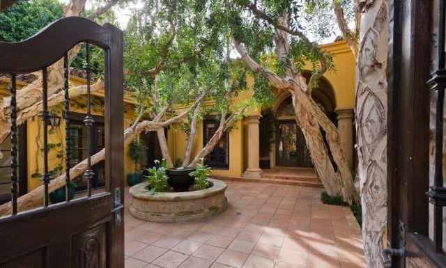Charlie apparently bought this villa with second wife Brooke Mueller.