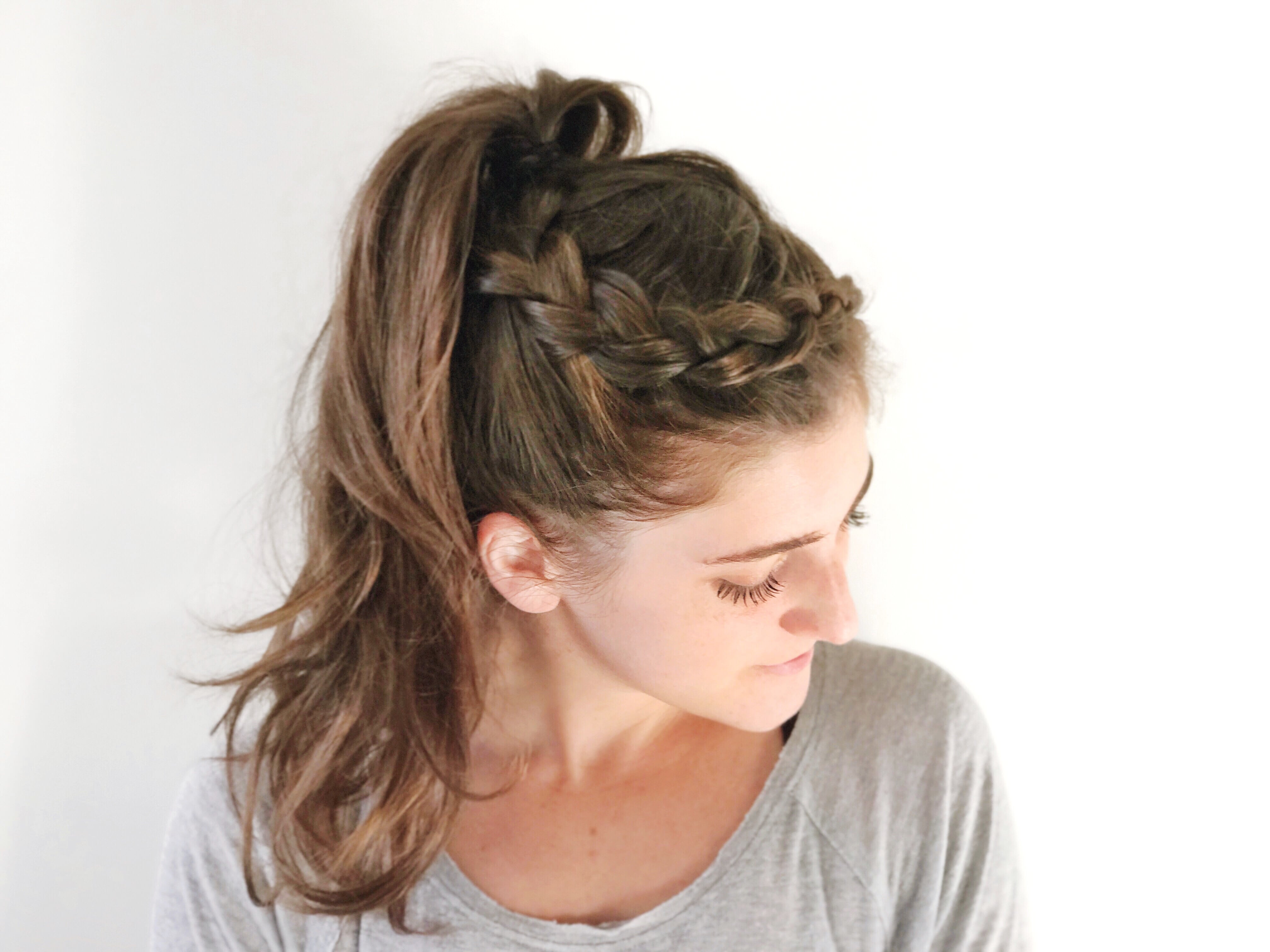 Image of Simple braid hairstyle for workout