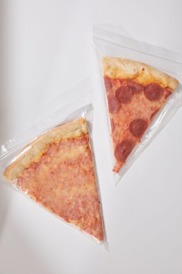 These Pizza-Saver Bags Let You Carry Just 1 Slice