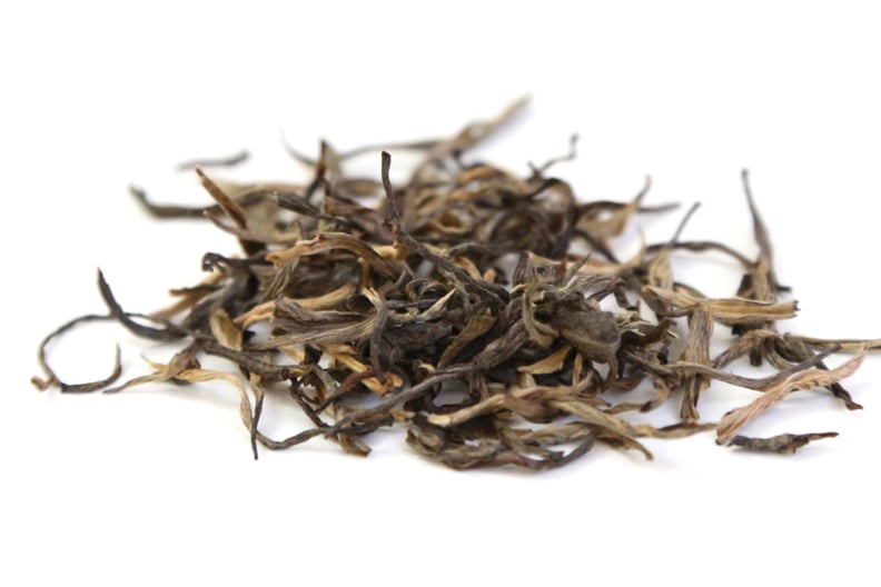 Lighten dark hair with chamomile tea