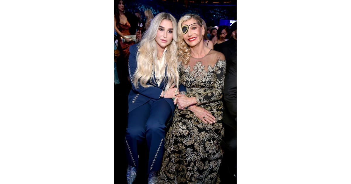 Kesha and Pebe Sebert | Mother Daughter Duos at the 2018 Grammy Awards