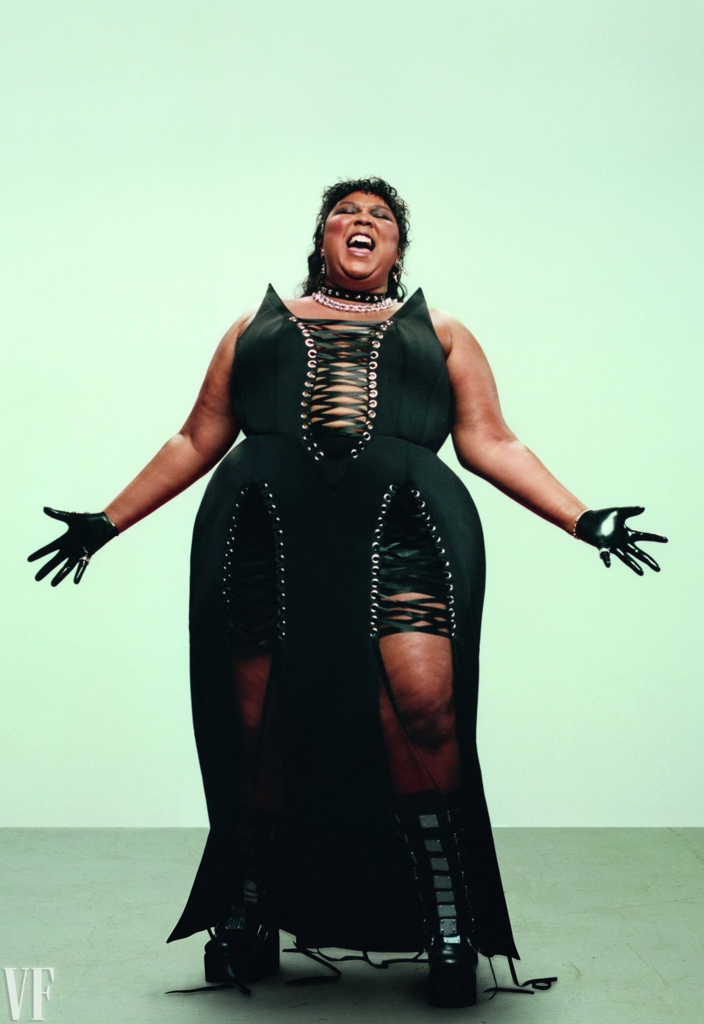 Lizzo fotografiada para Vanity Fair por Cambell Addy.  Estilista Patti Wilson.  Editora de fotos Natalie Gialluca