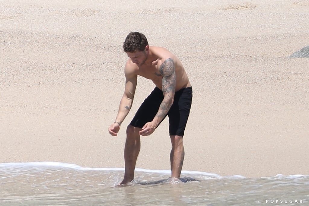 Shirtless Ryan Phillippe in Mexico Pictures 2018. 