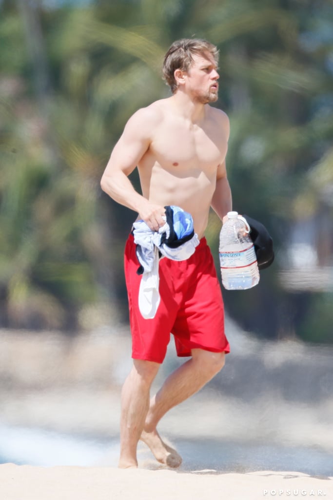 Shirtless-Charlie-Hunnam-Hawaii-Pictures