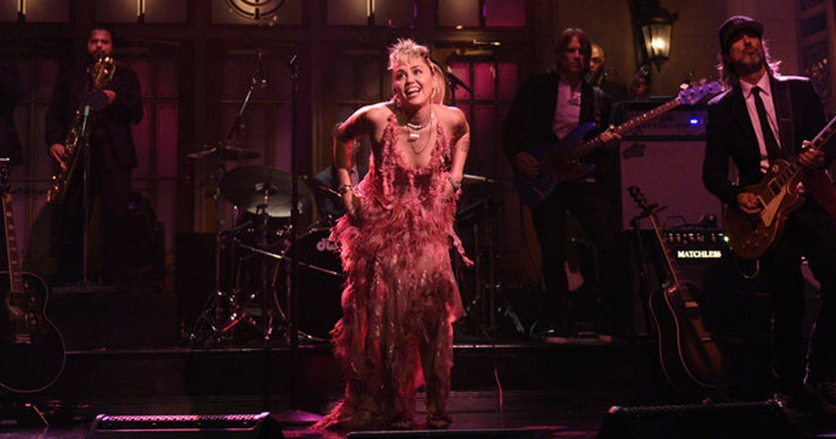 Miley Cyrus Should Be Crowned ’80s Prom Queen For Her Sheer Feathered SNL Dress