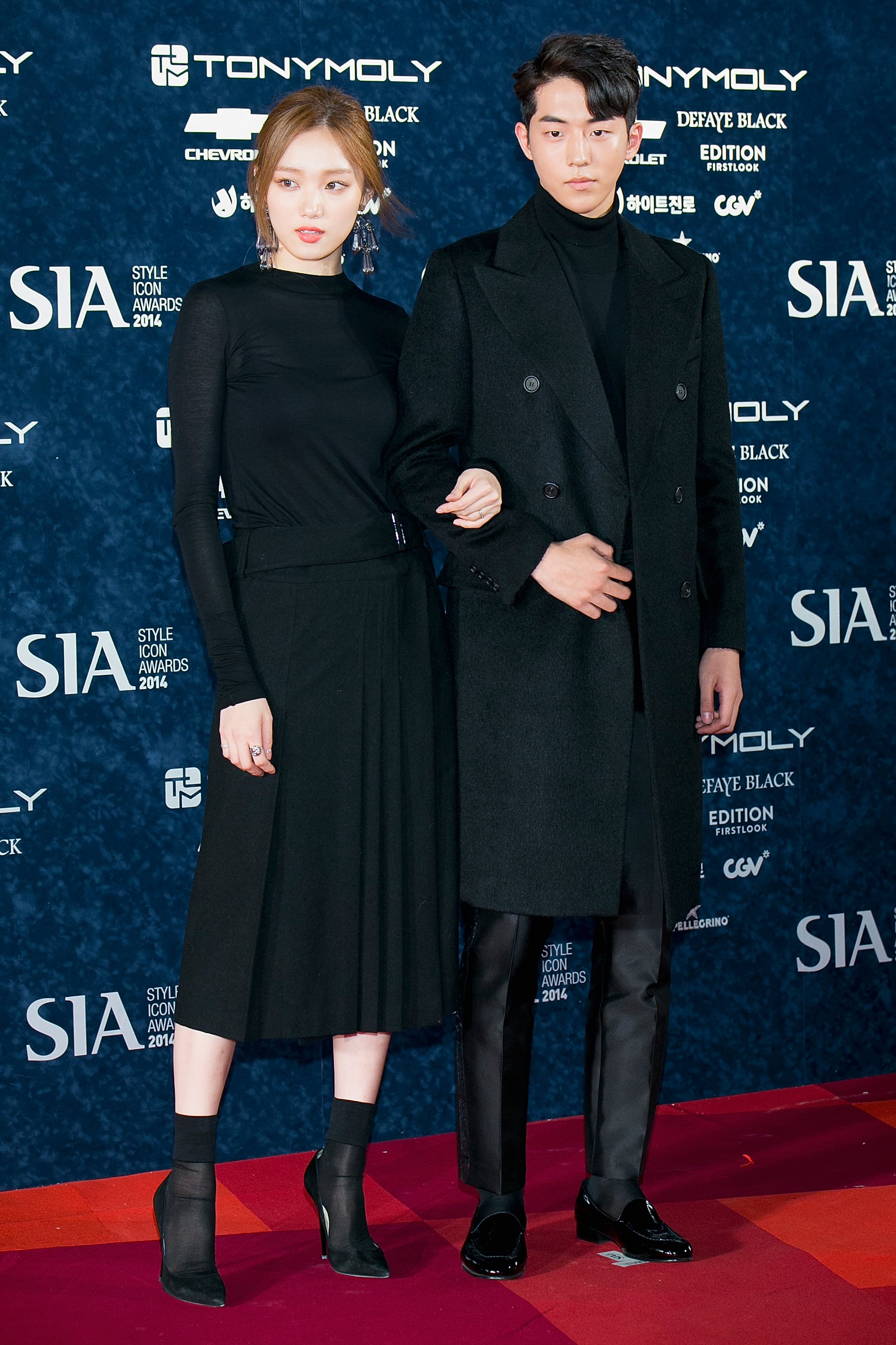 Seoul, South Korea-October 28: (LR) Korean actors Lee Sung Kyung and Nam Joo Hyuk (Nam Joo Hyuk) will be awarded the DDP 2014 Style Icon Awards in Seoul, South Korea on October 28, 2014. I will attend. (Photo courtesy of Han Myung-Gu / WireImage)