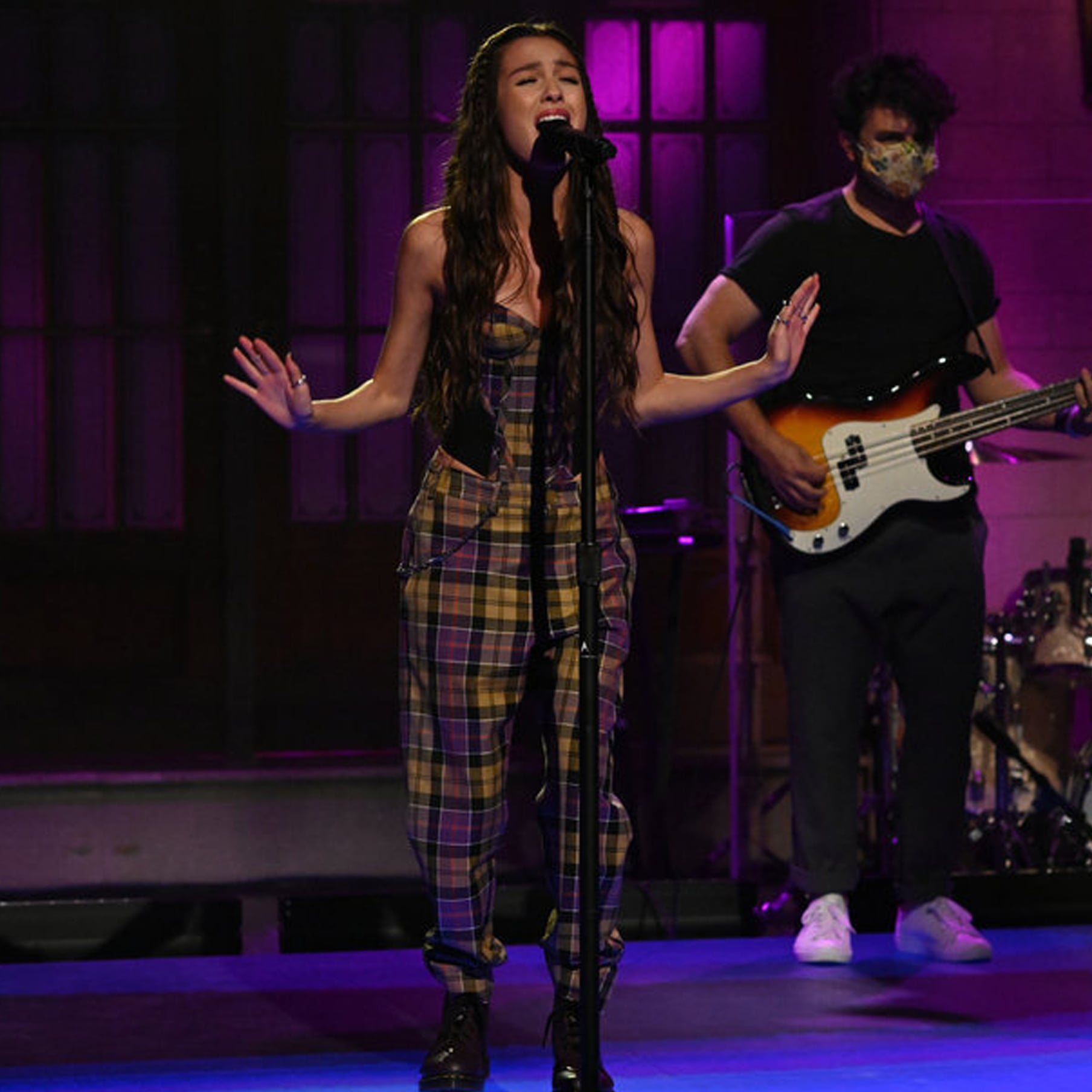 Olivia Rodrigo's Plaid Set For SNL "Good 4 U" Performance | POPSUGAR Fashion