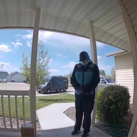 Amazon Delivery Woman Prays Outside Family's House | Video