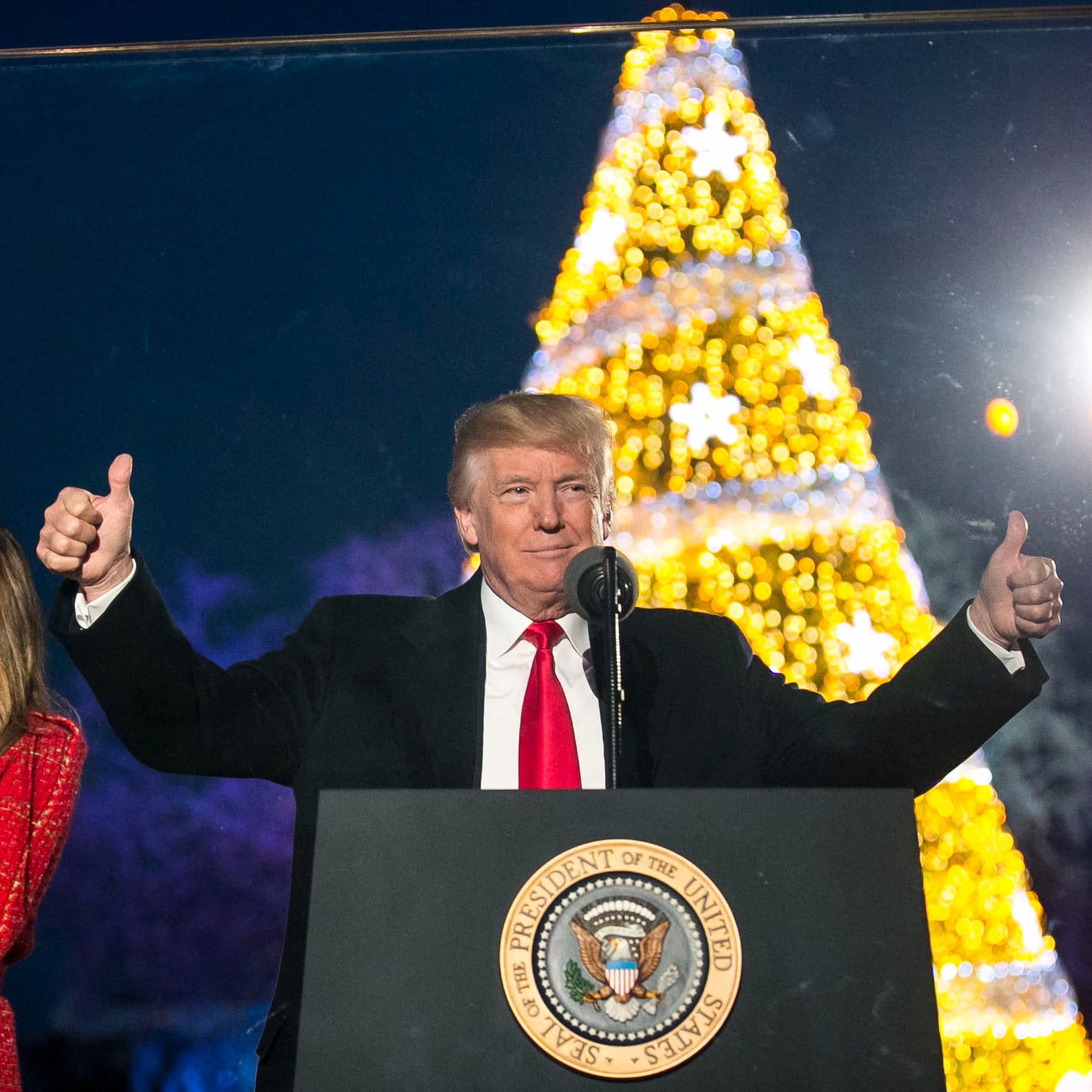 Christmas Tree Lighting 2022 Trump Leaves Abruptly Crowd Size At Trump White House Christmas Tree Lighting 2017 | Popsugar News