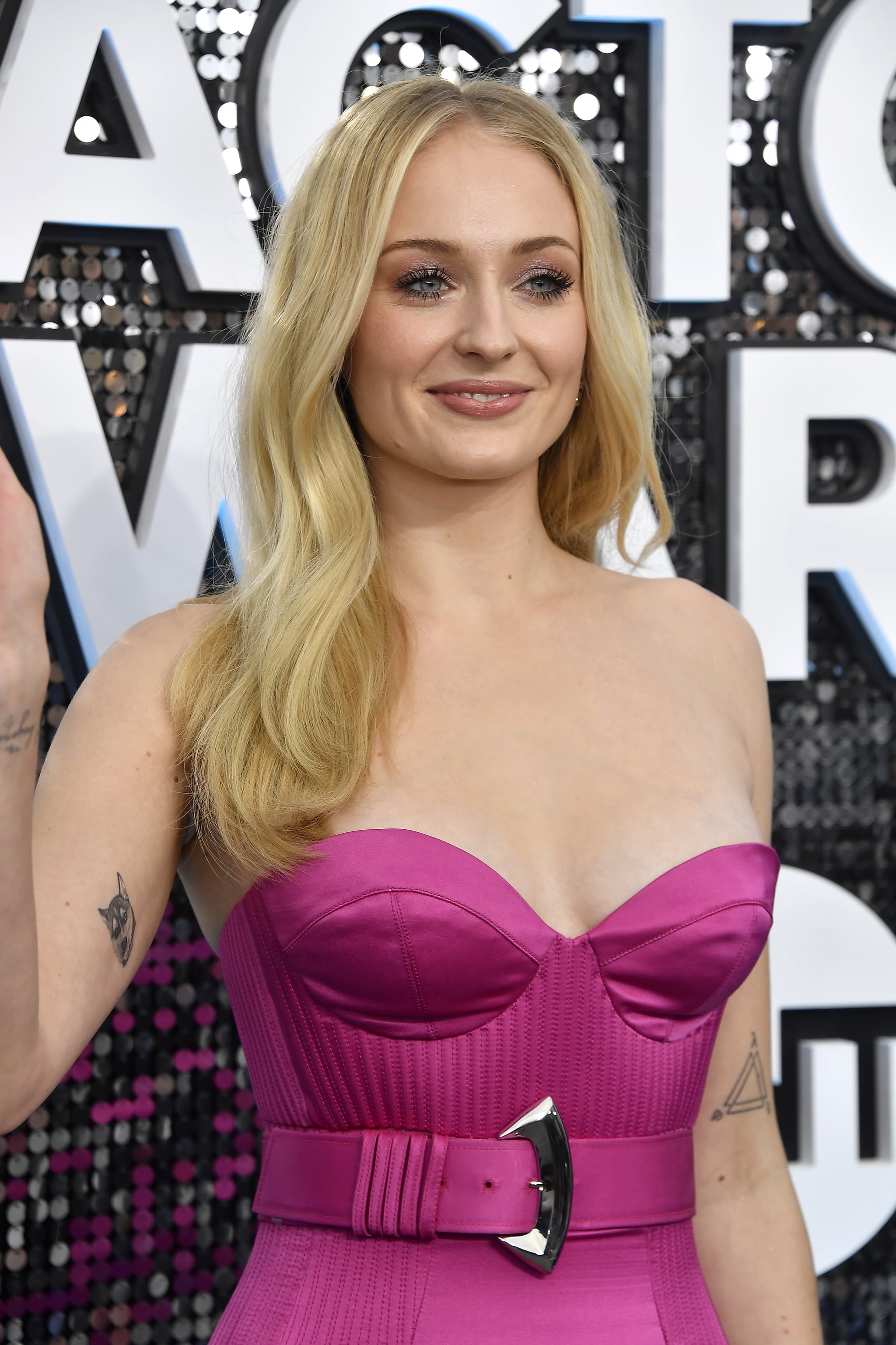 Sophie Turner leads official Game of Thrones reunion at 2020 SAG