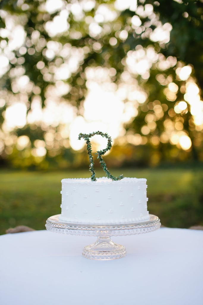 An easy recipe for an elegant cake that's hard to forget? A pearl-like pattern that's topped off with a simple initial.