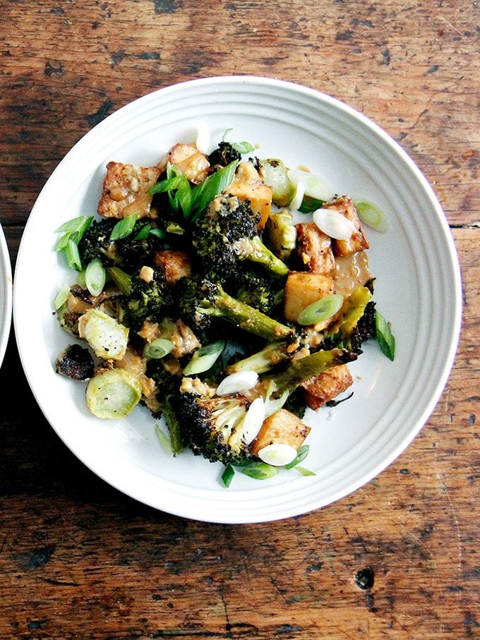 Crispy Tofu and Broccoli With Sesame-Peanut Pesto