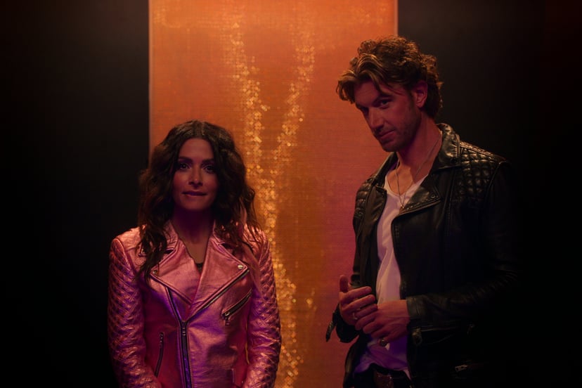 SEX/LIFE (L to R) SARAH SHAHI as BILLIE CONNELLY and ADAM DEMOS as BRAD SIMON in episode 101 of SEX/LIFE Cr. COURTESY OF NETFLIX © 2021