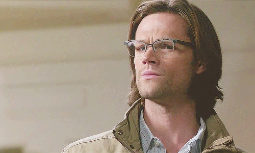 WHEN HE MAKES GLASSES LOOK SO DAMN GOOD