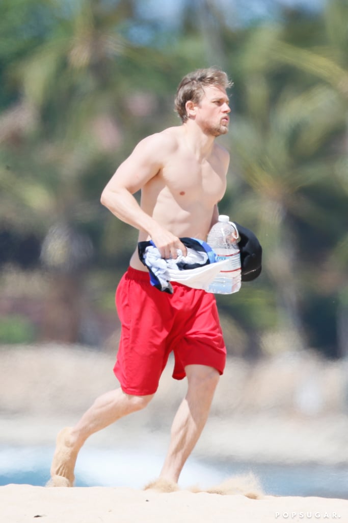 Shirtless-Charlie-Hunnam-Hawaii-Pictures