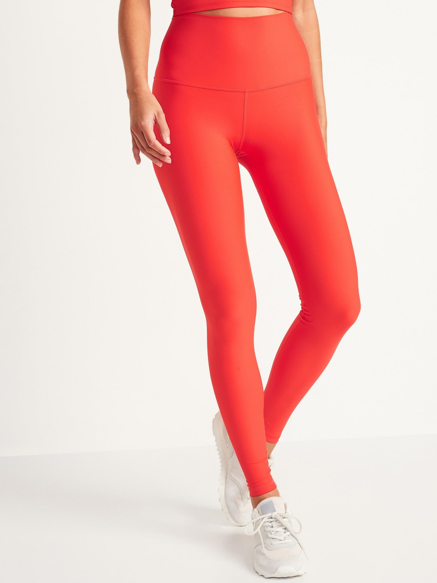 Old Navy Extra High-Waisted Powersoft Light Compression Hidden-Pocket  Leggings, I Want Zoey Deutch's Cute Matching Workout Set, and All 3 Pieces  Are Under $50