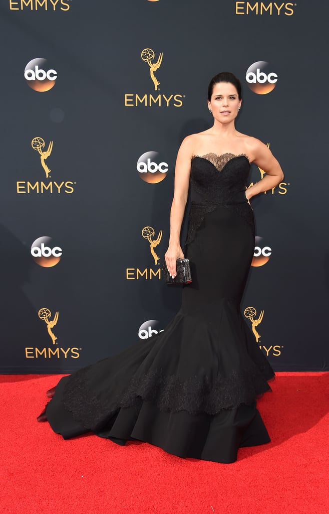 Neve Campbell at the 2016 Emmys