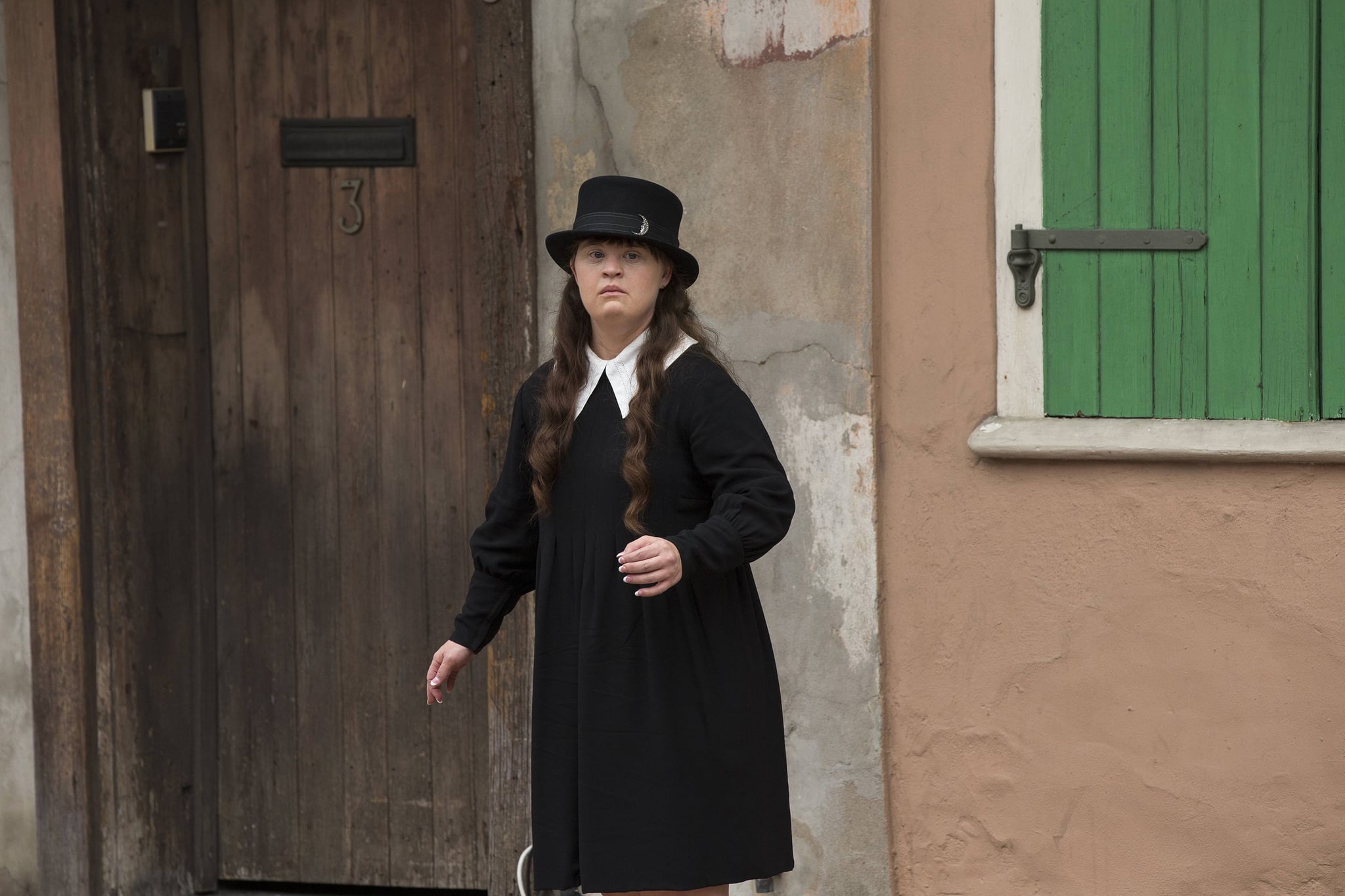 American Horror Story Halloween Costumes Popsugar Entertainment American horror story (sometimes abbreviated as ahs) is an american anthology horror television series created by ryan murphy and brad falchuk for the cable network fx. american horror story halloween