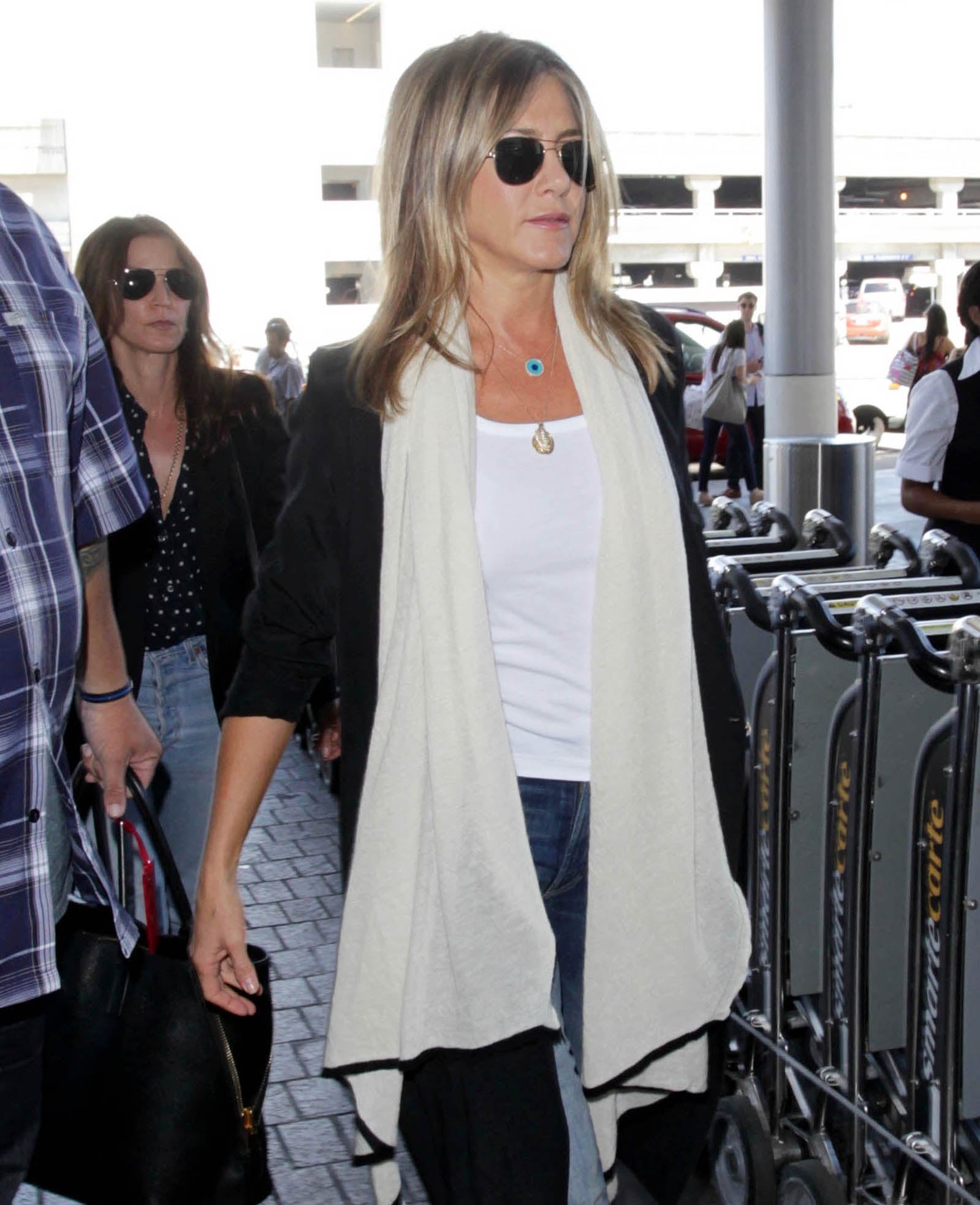 Jennifer Aniston at LAX July 2016 | POPSUGAR Celebrity